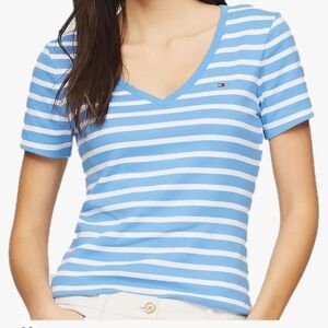 Tommy Hilfiger V-neck T-shirt 💄💋